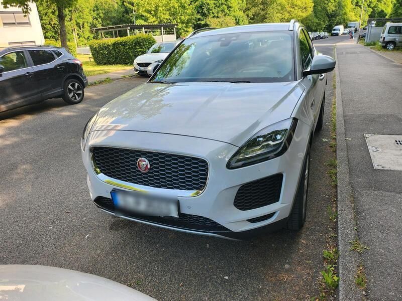 Grau Gebraucht 2018 Jaguar E-Pace S SUV | 24.500 € (Teuer) - Bild 1/4