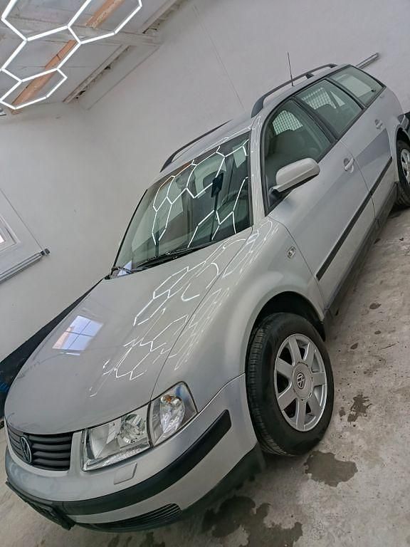Usata VW Passat 101 CV (74 kW) 2000 Grigio Berlina