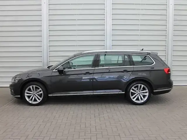 Gebraucht VW Passat Elegance 150 PS (110 kW) 2022 Grau Kombi
