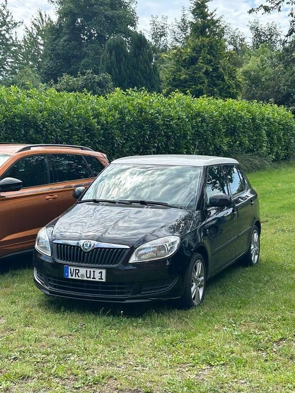 Schwarz Gebraucht 2011 Skoda Fabia Ambition Kleinwagen | 2.100 € (Guter Preis) - Bild 1/4