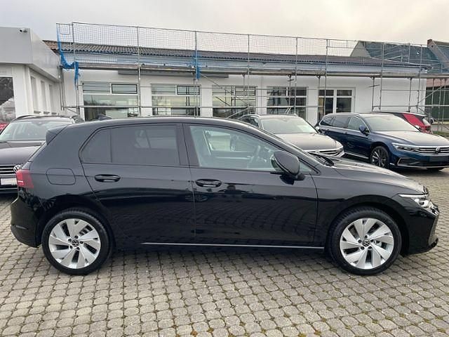 Gebraucht VW Golf VIII Life 116 PS (85 kW) 2024 Schwarz metallic Limousine
