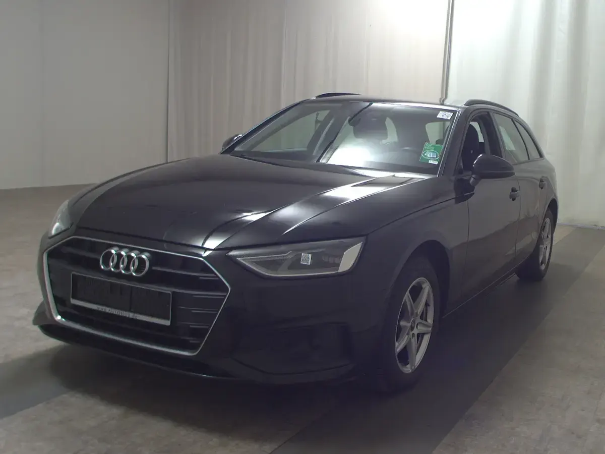 Gebraucht Audi A4 Basis 163 PS (119 kW) 2022 Schwarz Kombi