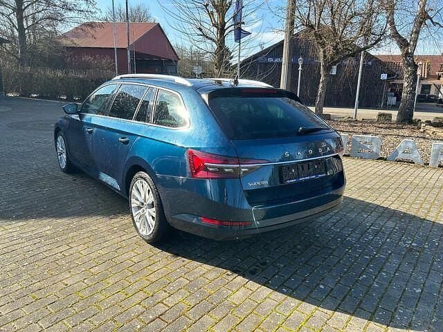 Gebraucht Skoda Superb Style 190 PS (139 kW) 2022 Modra lava/lava blau Kombi