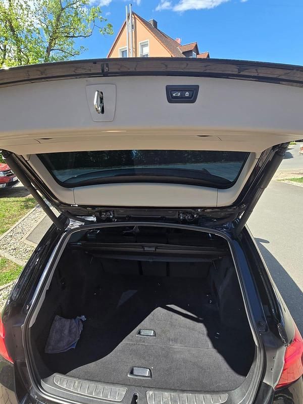 Gebraucht BMW 320 184 PS (135 kW) 2018 Schwarz Kombi