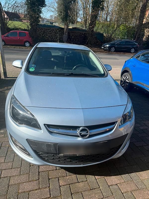 Gebraucht Opel Astra 131 PS (96 kW) 2014 Silber Limousine
