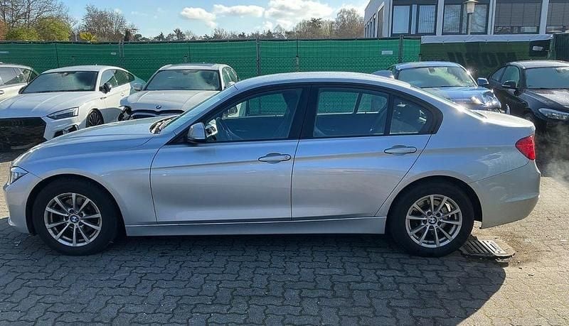 Gebraucht BMW 320 184 PS (135 kW) 2012 Silber Limousine