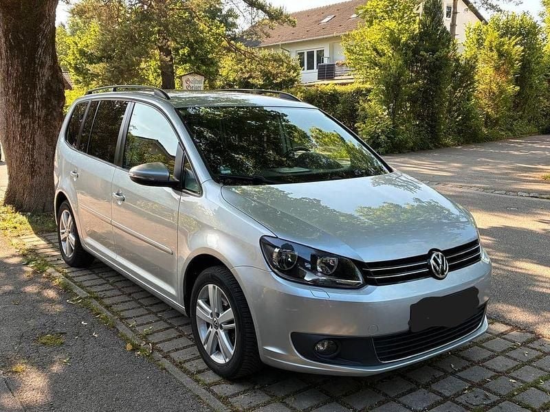 Silber Gebraucht 2015 VW Touran Comfortline Van / Kleinbus | 10.800 € (Guter Preis) - Bild 1/4