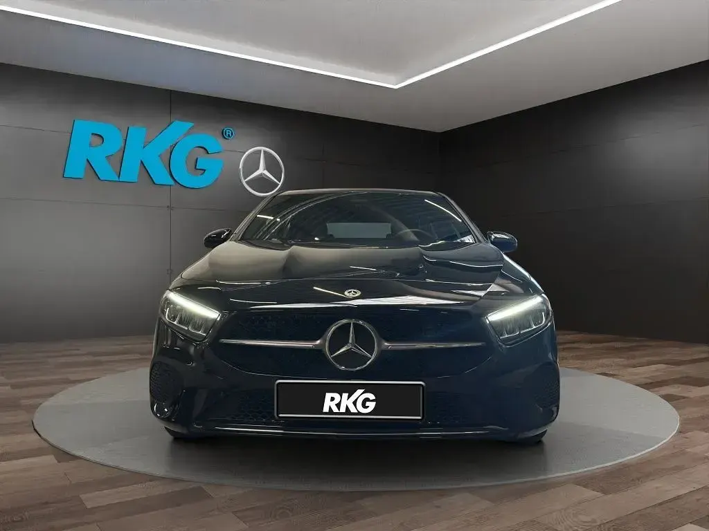 Gebraucht Mercedes A200 Progressive 163 PS (119 kW) 2025 Schwarz Limousine