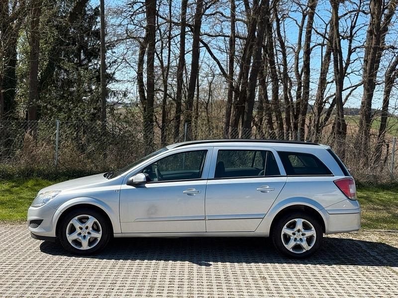Gebraucht Opel Astra 120 PS (88 kW) 2008 Silber Kombi