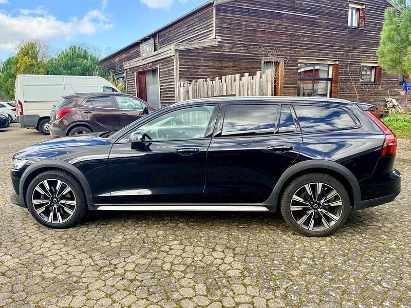 Gebraucht Volvo V60 CC 197 PS (144 kW) 2022 Schwarz Kombi