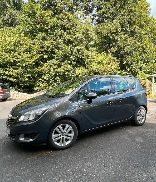 Grau Gebraucht 2015 Opel Meriva drive Van / Kleinbus | 6.400 € (Fairer Preis) - Bild 1/4