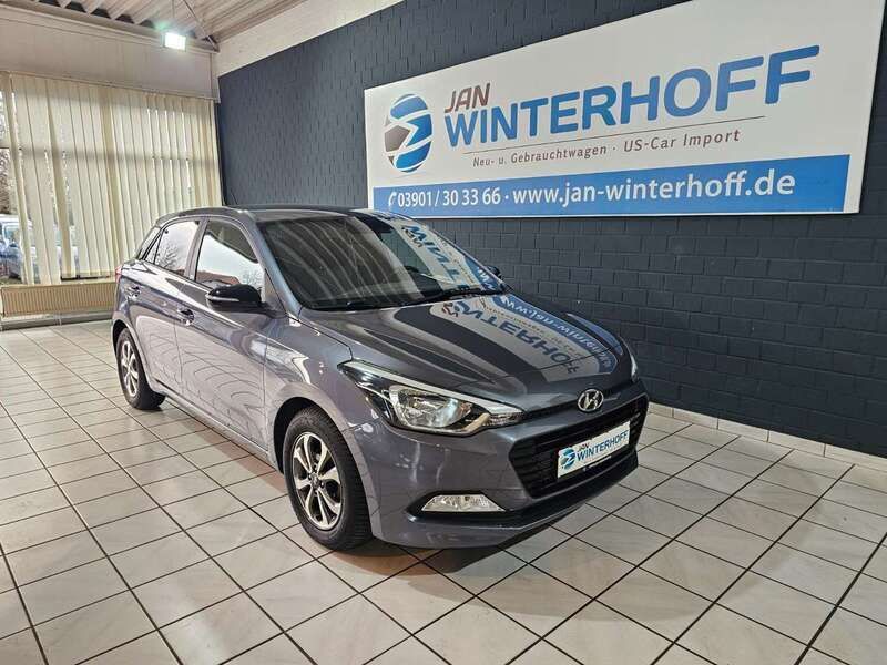 Gebraucht Hyundai i20 Passion Plus 84 PS (61 kW) 2018 Grau Kleinwagen