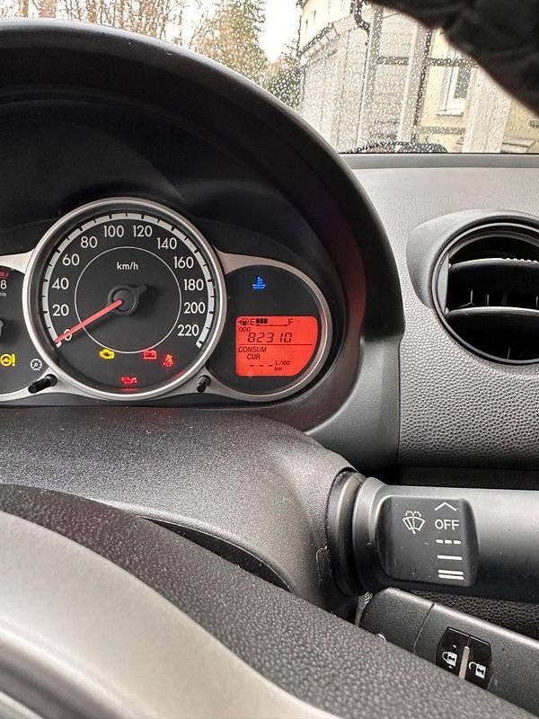 Gebraucht Mazda 2 Active 84 PS (61 kW) 2011 Schwarz Kleinwagen