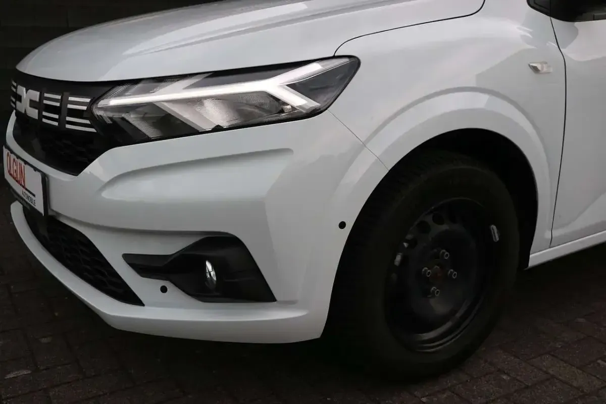 Occasion Dacia Sandero Expression 91 ch (66 kW) 2023 Blanc Berline