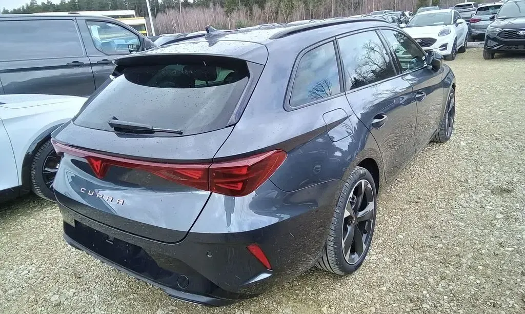 Neu Cupra Leon 150 PS (110 kW) 2026 Grau Limousine