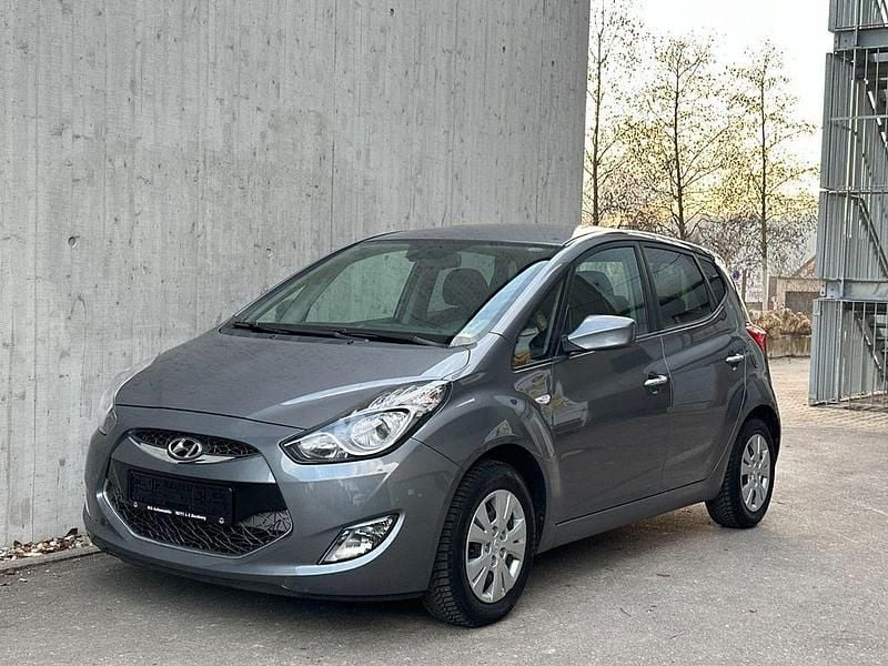 Grau Gebraucht 2012 Hyundai ix20 Comfort Kleinwagen | 8.990 € (Fairer Preis) - Bild 1/4