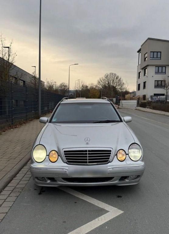Gebraucht Mercedes E270 Avantgarde 170 PS (125 kW) 2002 Silber Limousine