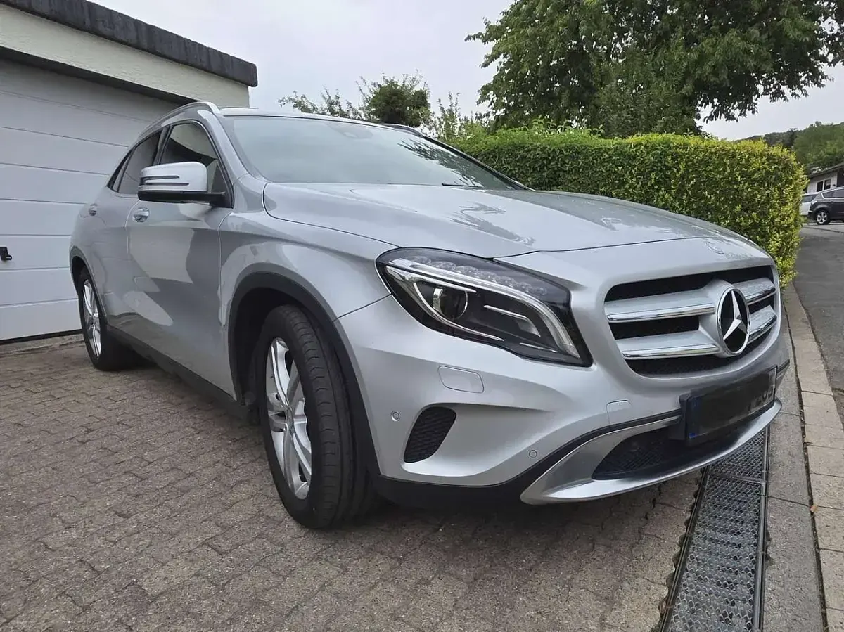 Gebraucht Mercedes GLA220 Urban 170 PS (125 kW) 2015 Silber SUV