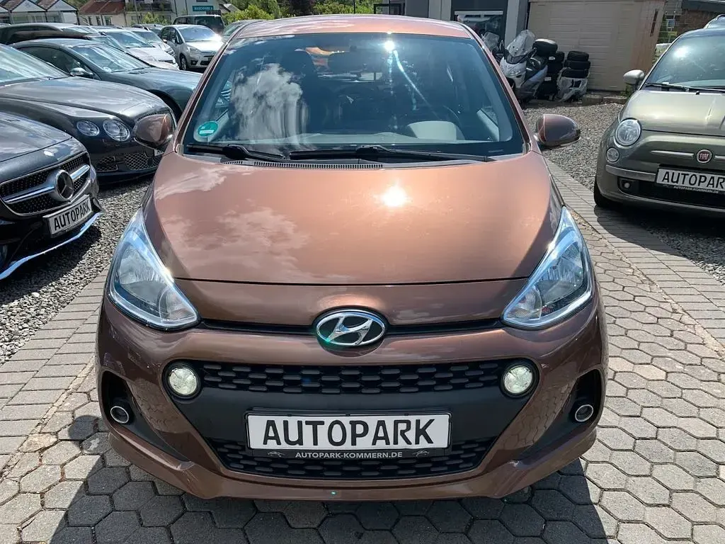 Gebraucht Hyundai i10 Style 87 PS (63 kW) 2018 Braun Kleinwagen