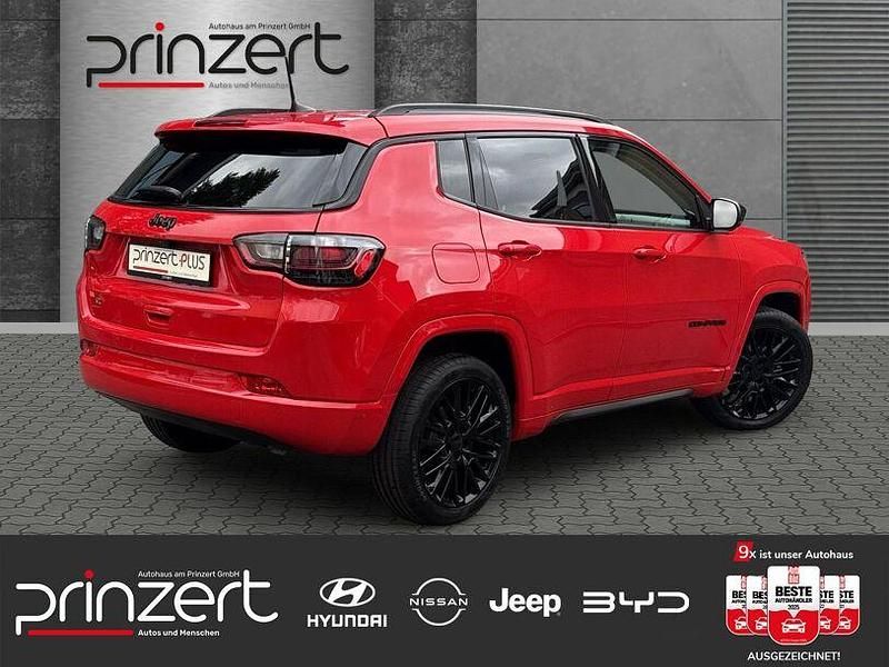 Gebraucht Jeep Compass Altitude 131 PS (96 kW) 2023 Colorado red SUV