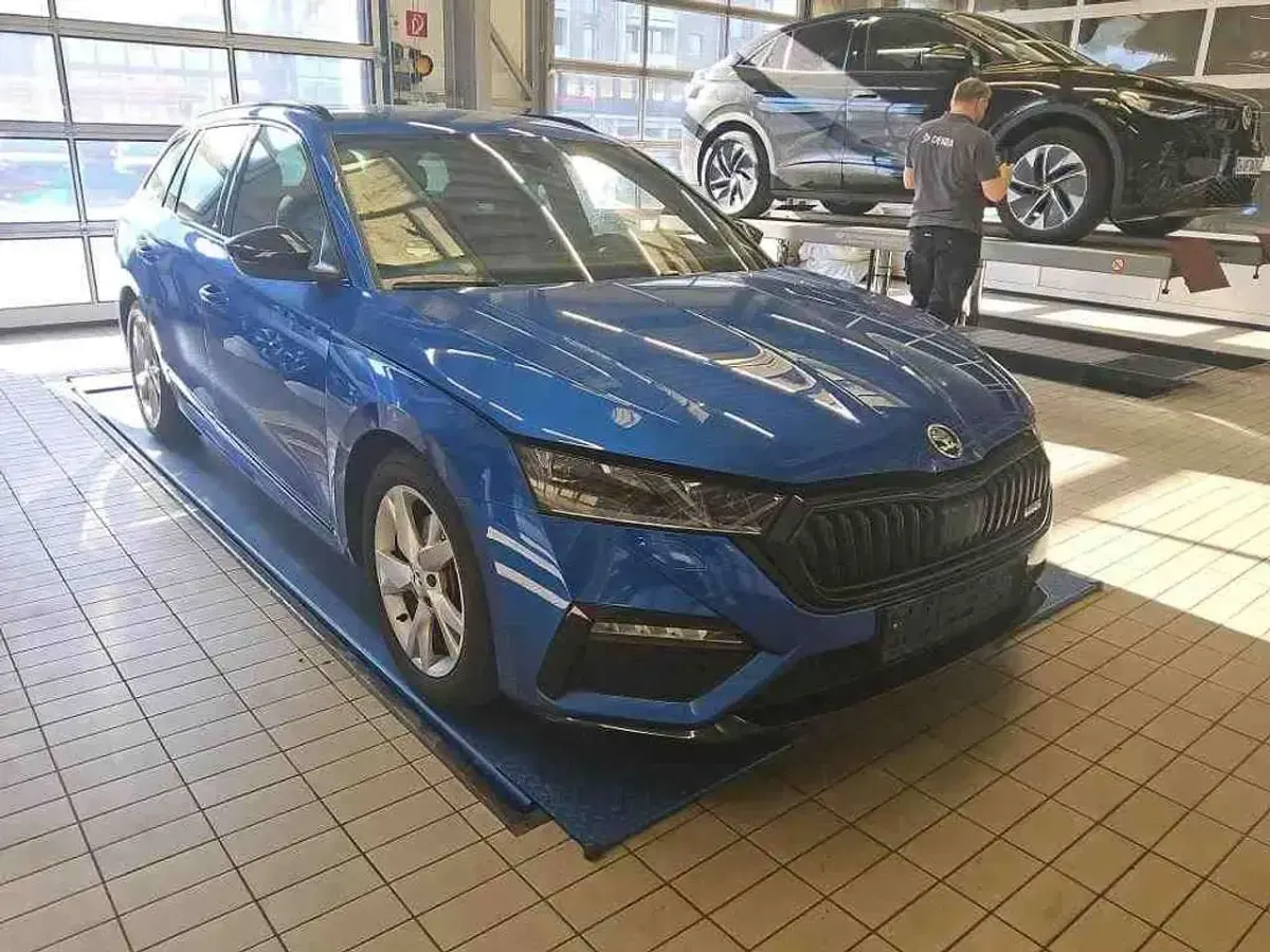 Gebraucht Skoda Octavia RS 200 PS (147 kW) 2024 Blau Kombi