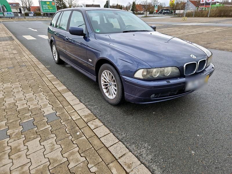 Blau Gebraucht 2002 BMW 530 Kombi | 3.999 € (Superpreis) - Bild 1/4