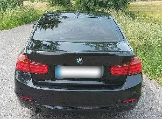 Gebraucht BMW 320 Sport Line 184 PS (135 kW) 2013 Schwarz Limousine