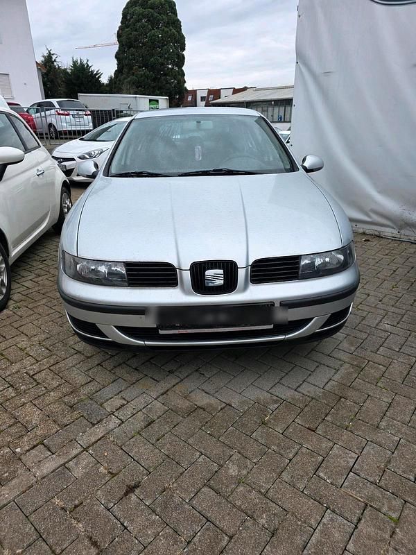 Silber Gebraucht 2003 Seat Leon Kleinwagen | 1.500 € (Teuer) - Bild 1/3