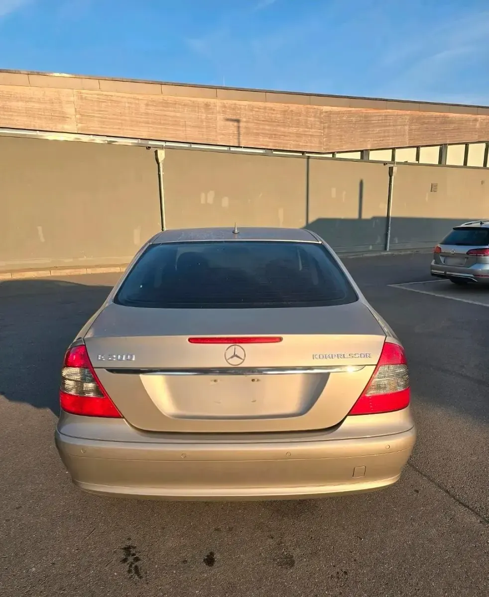 Gebraucht Mercedes E200 185 PS (136 kW) 2006 Grau Limousine