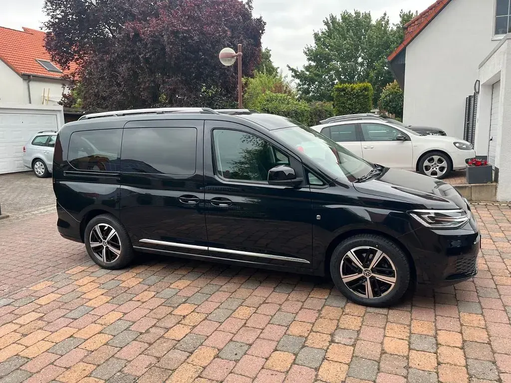 Gebraucht VW Caddy Maxi Style 122 PS (89 kW) 2022 Deep black perleffekt Van / Kleinbus