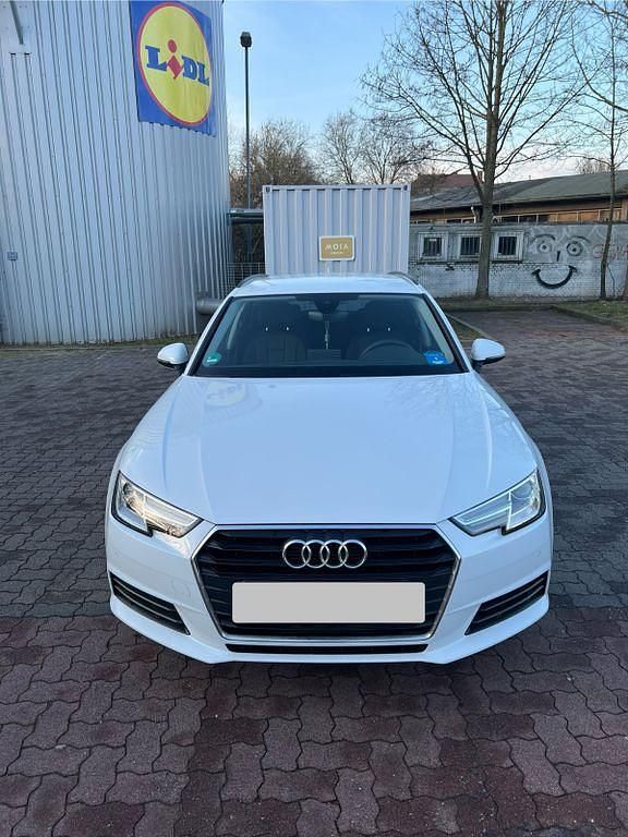 Weiß Gebraucht 2017 Audi A4 Design Kombi | 13.950 € (Guter Preis) - Bild 1/4