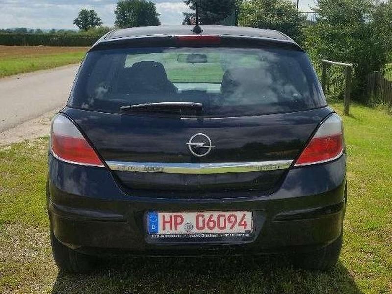 Gebraucht Opel Astra Edition+ 105 PS (77 kW) 2005 Schwarz Limousine