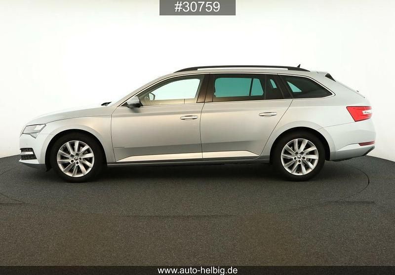 Gebraucht Skoda Superb Ambition 200 PS (147 kW) 2022 Brilliantsilber metallic Kombi
