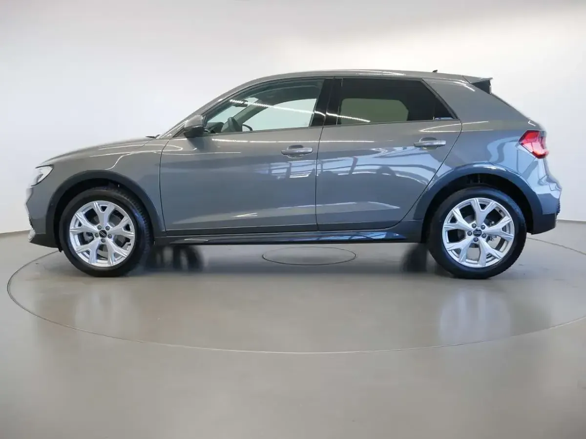 Gebraucht Audi A1 Basis 116 PS (85 kW) 2025 Grau SUV