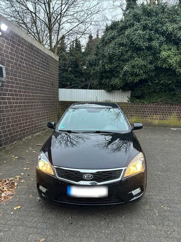 Gebraucht Kia Ceed 90 PS (66 kW) 2011 Schwarz Kleinwagen