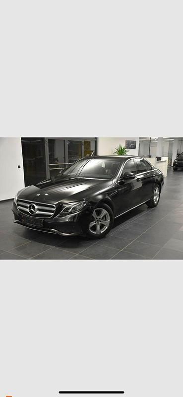 Gebraucht Mercedes E220 194 PS (142 kW) 2017 Beige Limousine