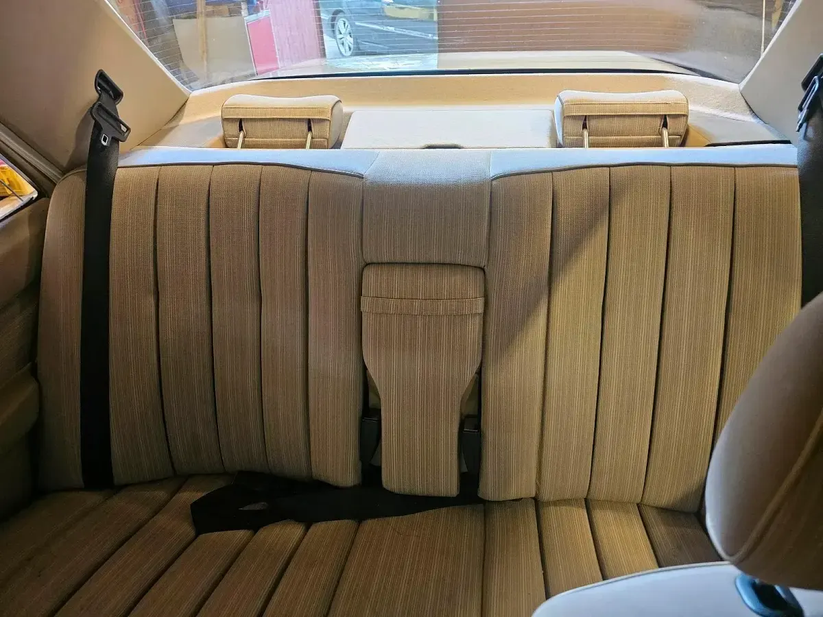 Gebraucht Mercedes 230 132 PS (97 kW) 1988 Beige Limousine