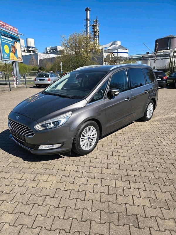 Grau Gebraucht 2016 Ford Galaxy Van / Kleinbus | 7.750 € - Bild 1/4