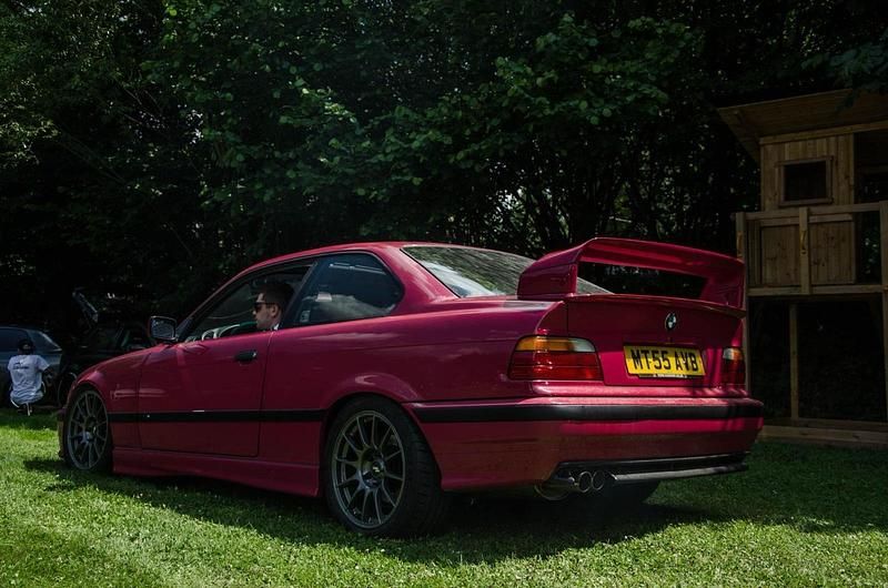 Gebraucht BMW 318 Basis 140 PS (102 kW) 1993 Rot Coupé