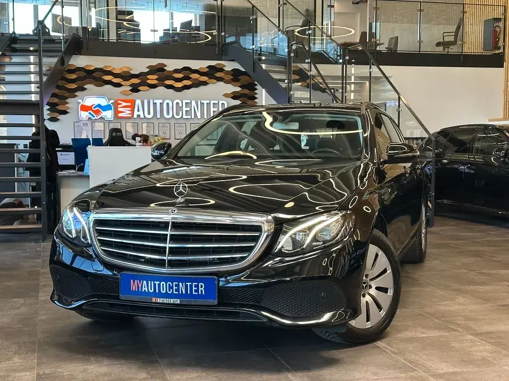 Second-hand Mercedes E200 150 CP (110 kW) 2017 Negru Berlinǎ