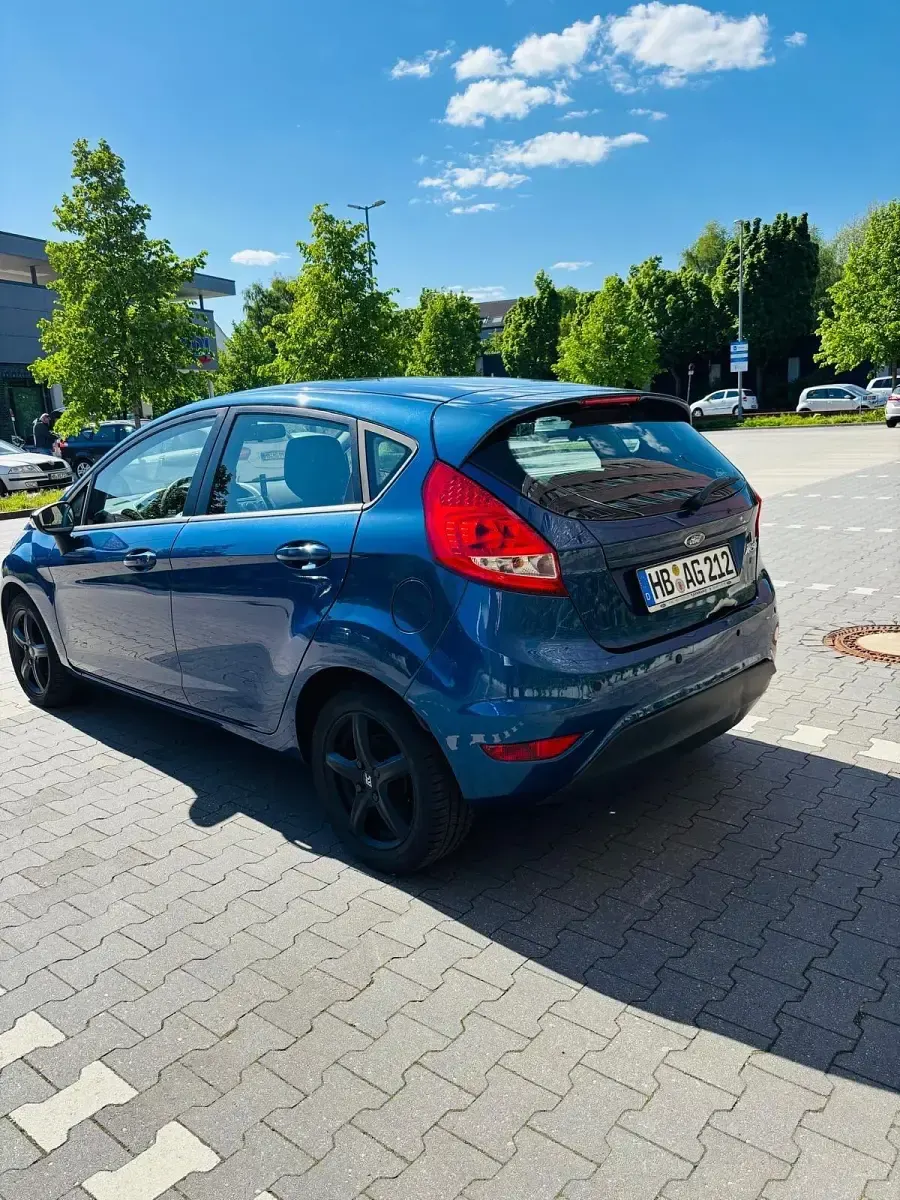 Gebraucht Ford Fiesta 101 PS (74 kW) 2009 Blau Kleinwagen