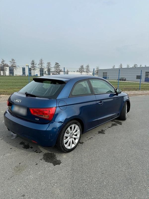 Gebraucht Audi A1 90 PS (66 kW) 2012 Blau Kleinwagen