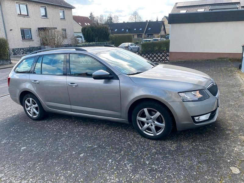 Gebraucht Skoda Octavia 150 PS (110 kW) 2015 Beige Kleinwagen