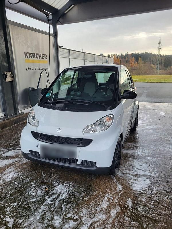 Weiß Gebraucht 2011 Smart ForTwo Coupé Pure Coupé | 3.400 € (Guter Preis) - Bild 1/4