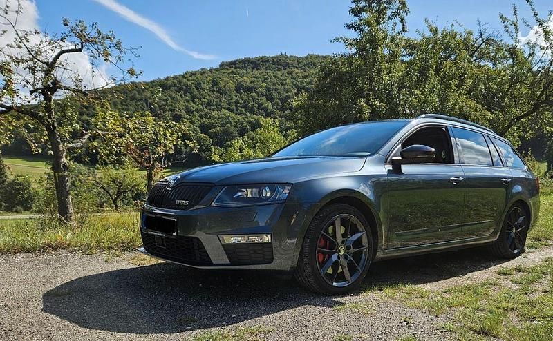 Grau Gebraucht 2017 Skoda Octavia RS Kombi | 17.900 € (Fairer Preis) - Bild 1/4