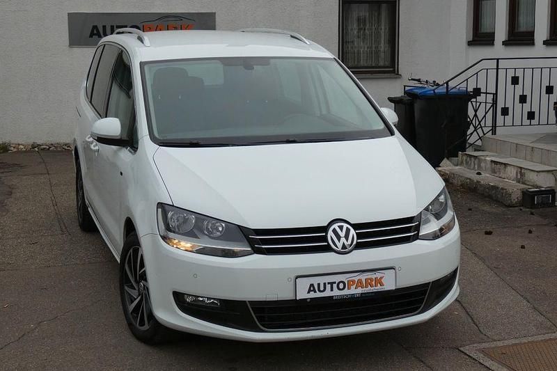 Weiß Gebraucht 2018 VW Sharan Join Van / Kleinbus | 9.890 € (Fairer Preis) - Bild 1/4