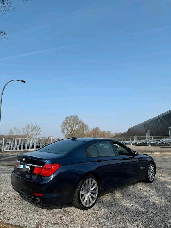 Gebraucht BMW 740 306 PS (225 kW) 2010 Blau Limousine
