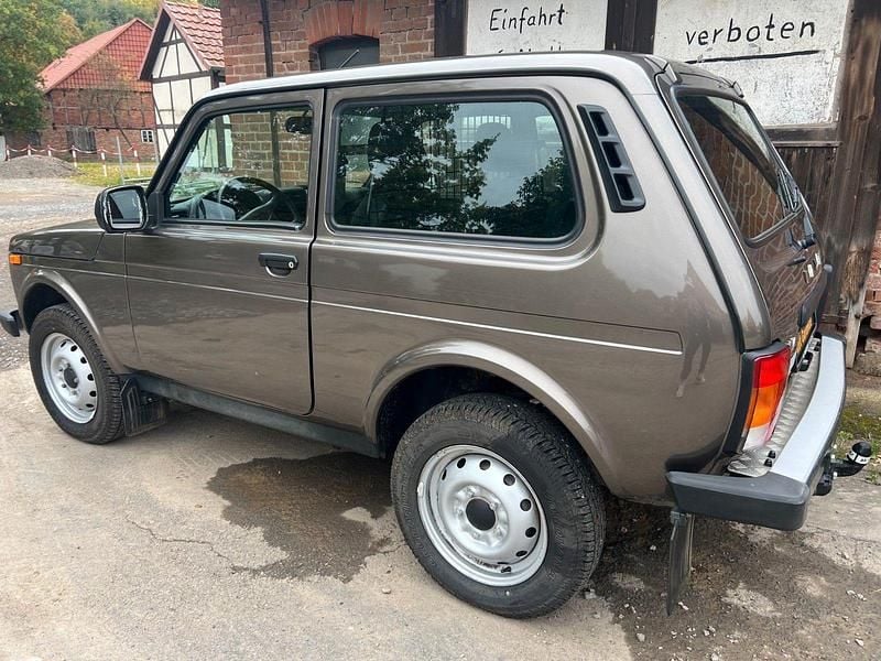 Gebraucht Lada niva 83 PS (61 kW) 2021 Braun SUV