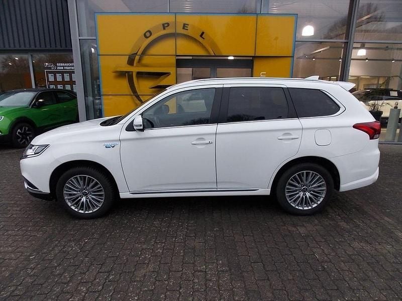 Andenweiss (s) Gebraucht 2020 Mitsubishi Outlander P-HEV Basis SUV | 16.990 € (Guter Preis) - Bild 1/4