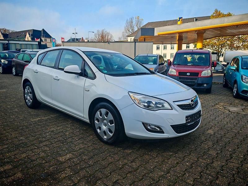 Gebraucht Opel Astra Selection 87 PS (63 kW) 2010 Weiß Limousine